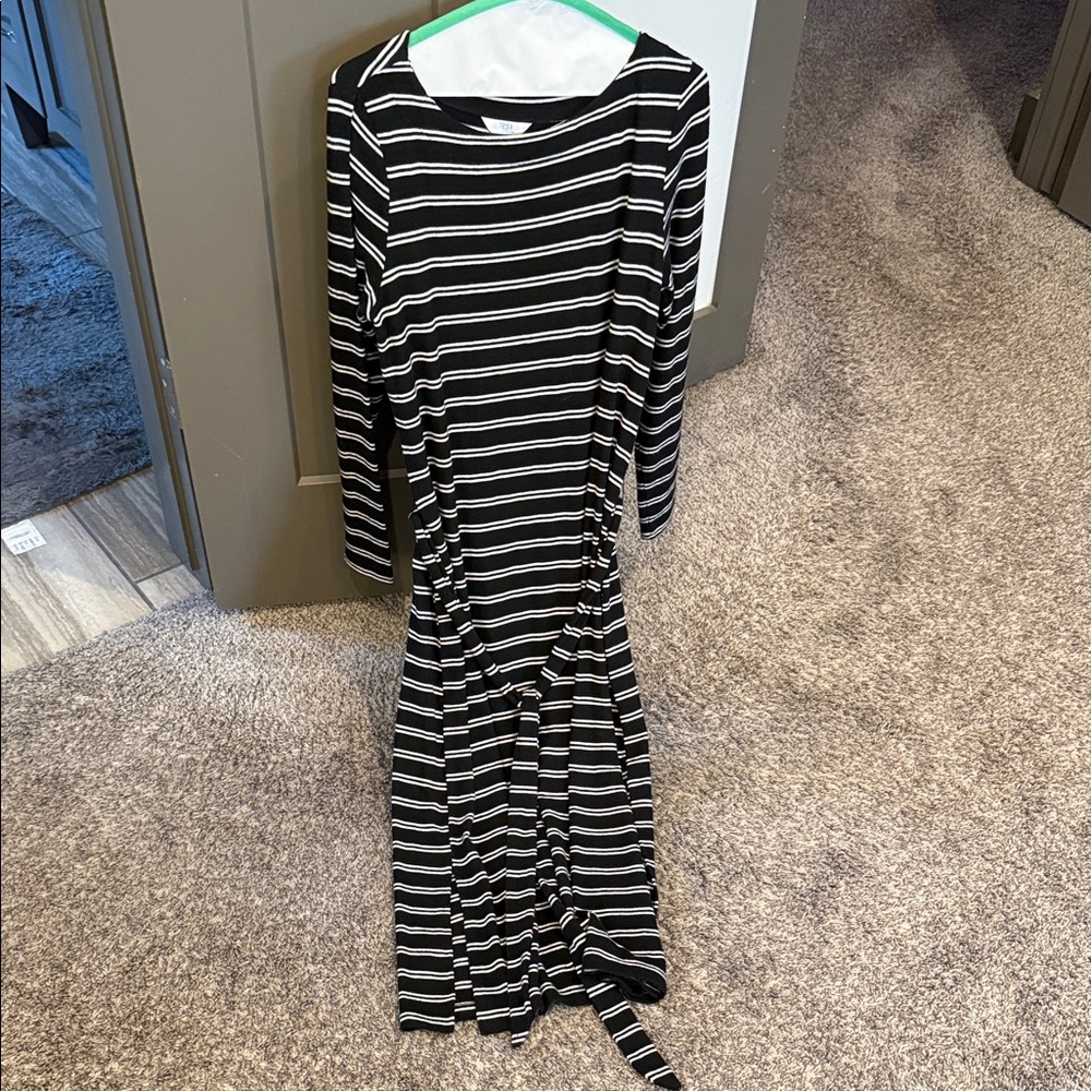Time and Tru Black and White Striped Long Sleeve Dress